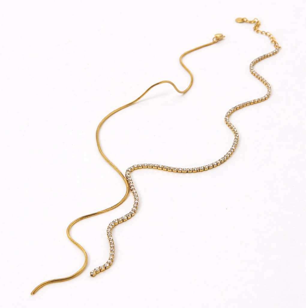 Veronica Lariat