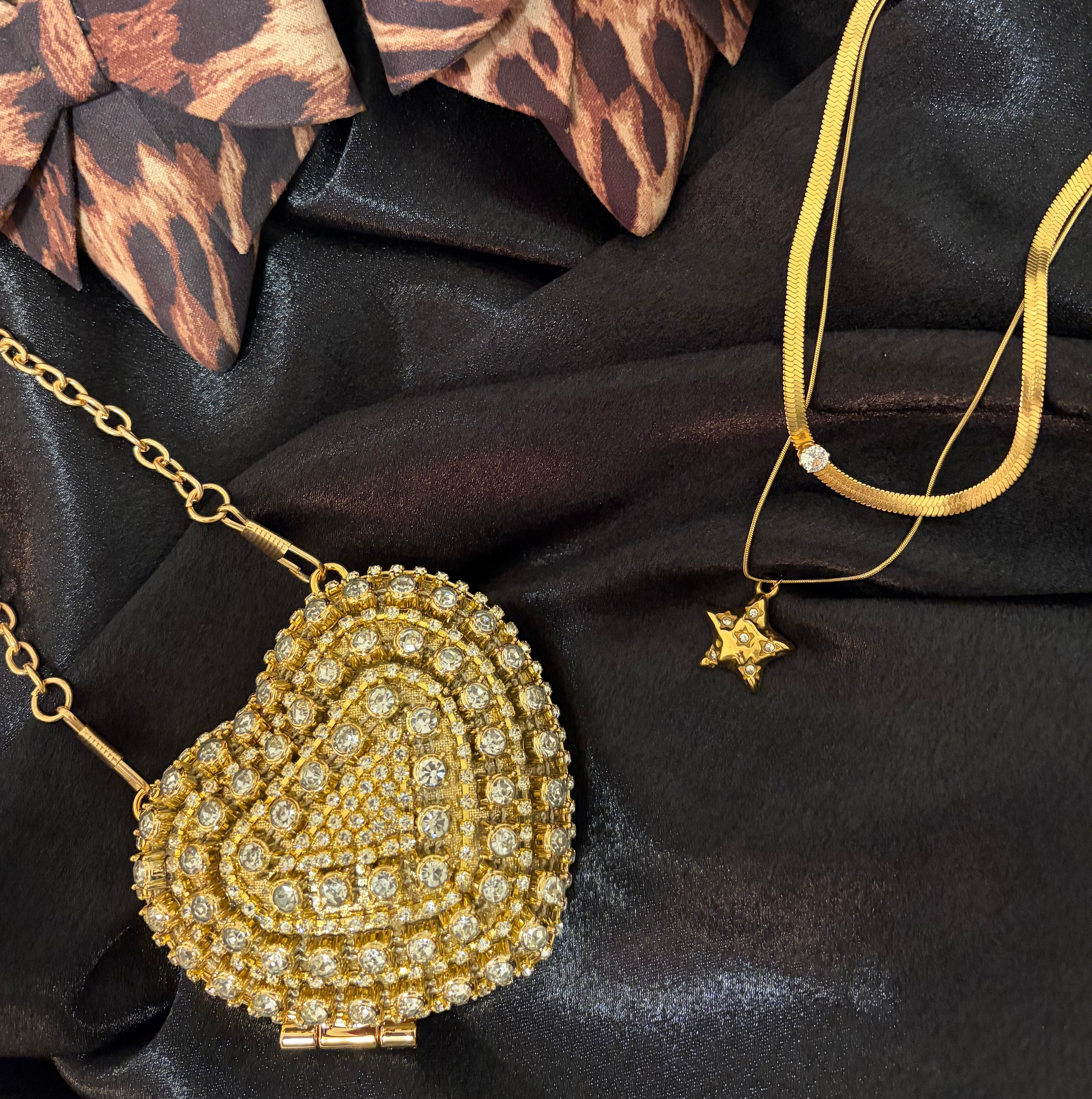Mini Crystal Heart Clutch